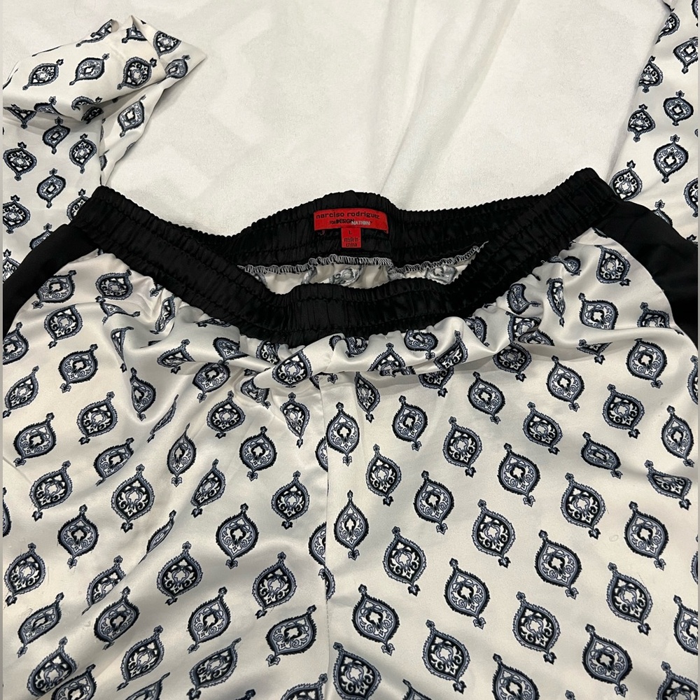 Great printed dress pants - silk like fabric